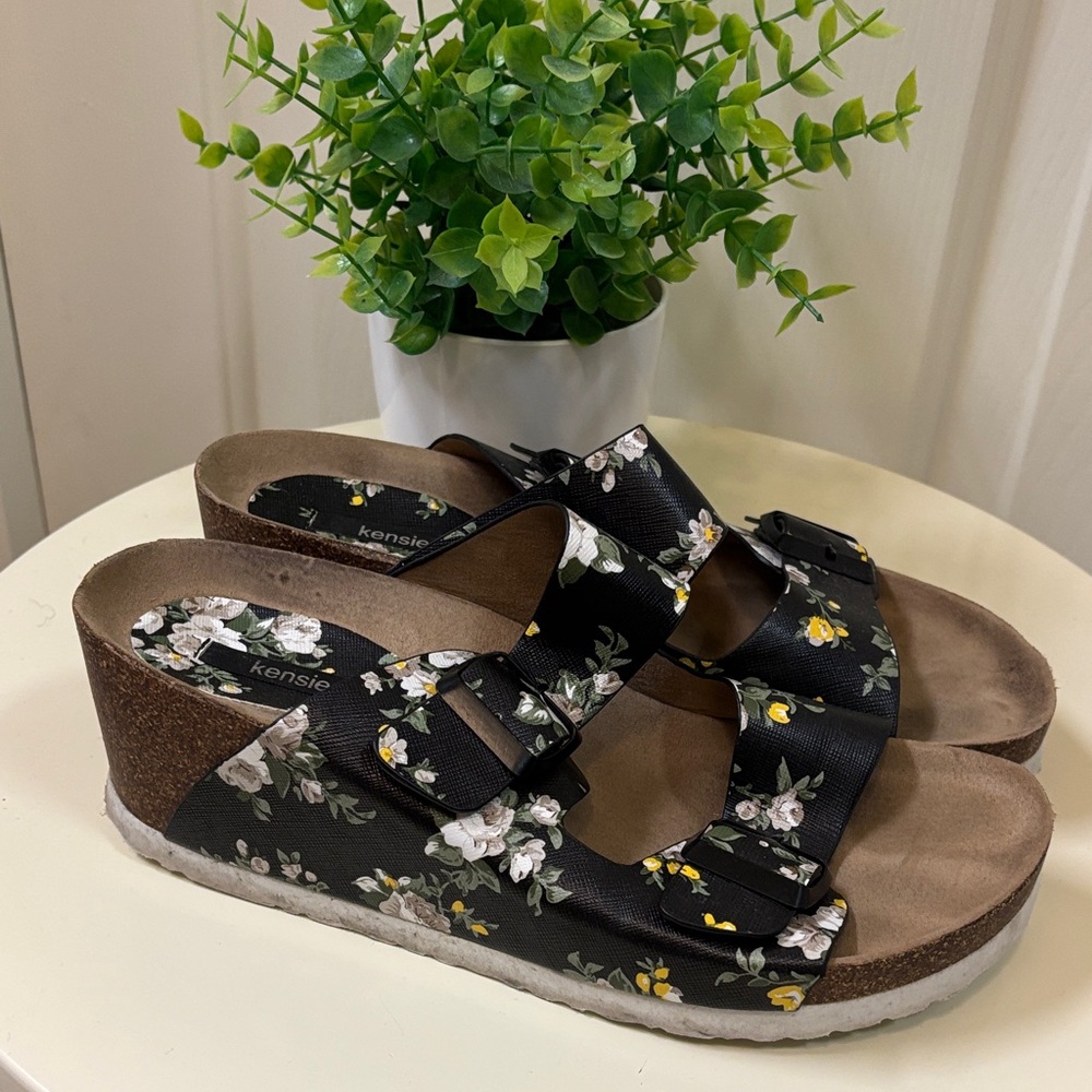 Kensie Black Floral Wedge Sandals